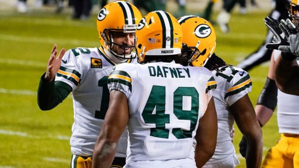 Rodgers throws 4 TDs, Packers beat Bears 35-16 for top seed