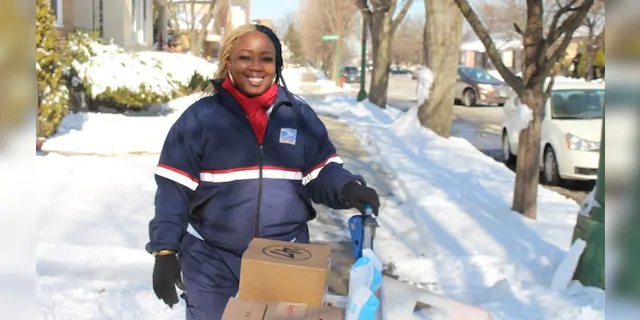 Shonda Lemon, 34, working at her job as a USPS mail carrier in Chicago (Photo courtesy of Shonda Lemon/Fox Television Stations)