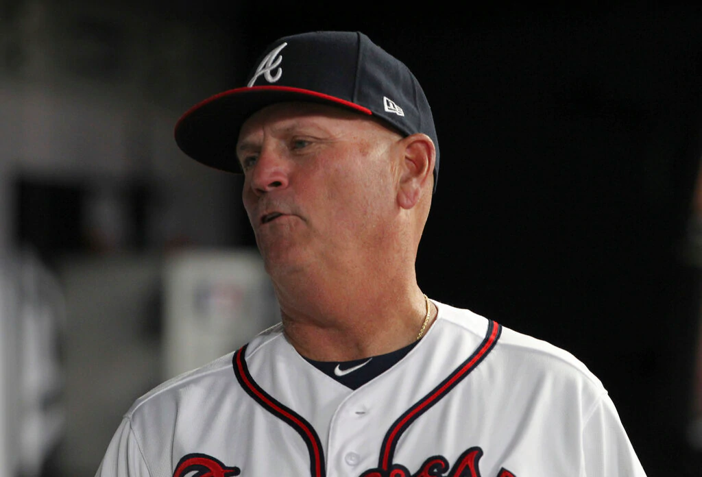 Braves extend manager Brian Snitker through at least 2023