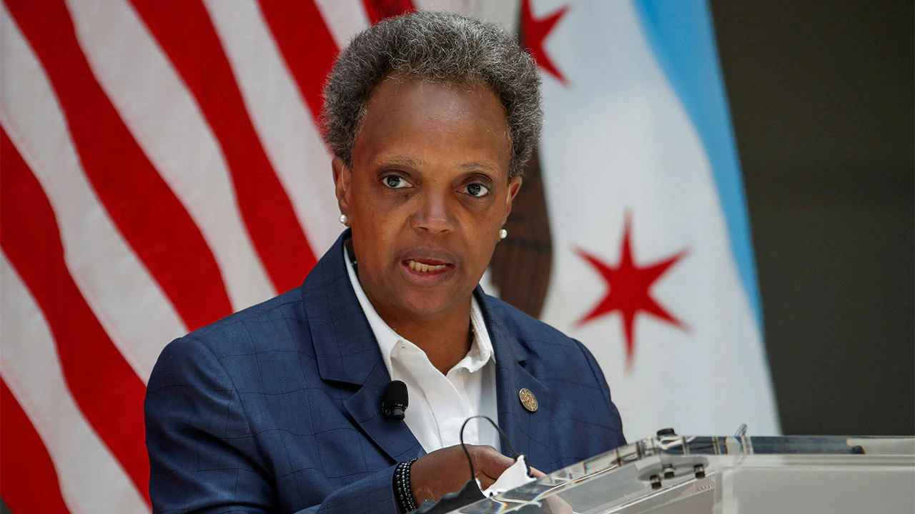 Chicago students to return to classroom as Lightfoot reaches ‘tentative agreement’ with teachers union