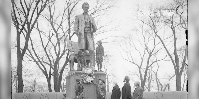 Four Boy Scouts standing at the Lincoln Monument, designed by Augustus Saint Gaudens, in Lincoln Park in Chicago, Ill., in 1929. (Chicago Sun-Times/Chicago Daily News collection/Chicago History Museum/Getty Images)