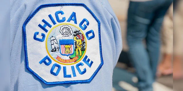Chicago police patch on the arm of an officer.