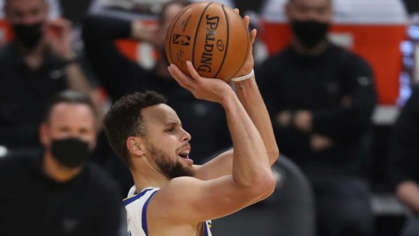 Curry returns with 32 points, Warriors beat Bulls 116-102