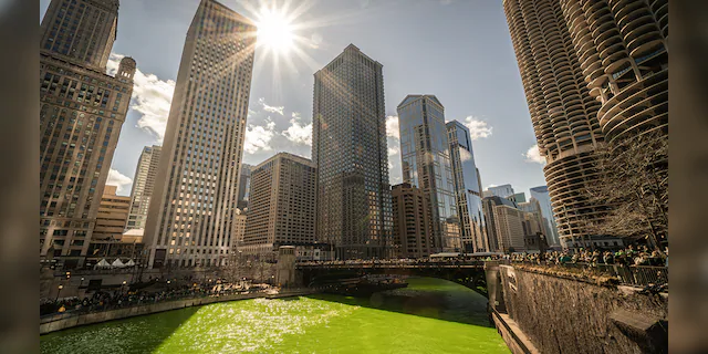 March 2019 : Chicago river walk on Saint Patrick's Day.