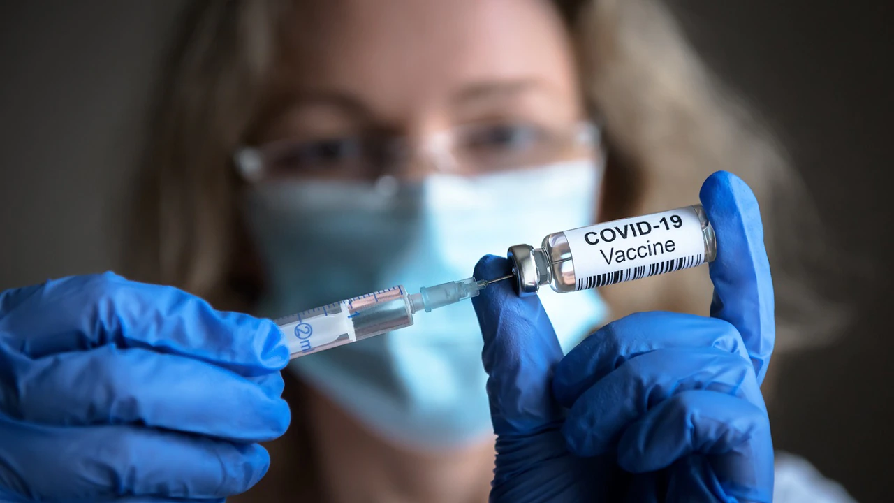Illinois expands COVID-19 vaccine eligibility to smokers