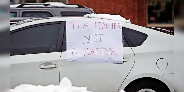 Supporters of the Chicago Teachers Union participate in a car caravan, as negotiations with Chicago Public Schools continue over a coronavirus disease (COVID-19) safety plan agreement in Chicago on January 30, 2021. (REUTERS/Eileen T. Meslar)