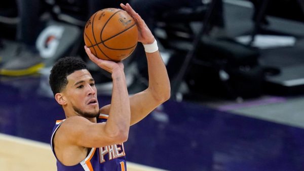 Booker scores season-high 45, Suns beat Bulls 121-116