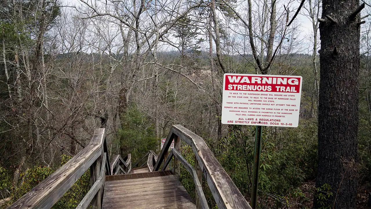 Woman plunges 250 feet from overlook at Georgia state park