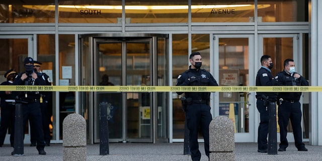 CHICAGO, IL - APRIL 15: Chicago Police officers guard the front entrance the their headquarters building during a rally on April 15, 2021 in Chicago, Illinois. (Photo by Kamil Krzaczynski/Getty Images)