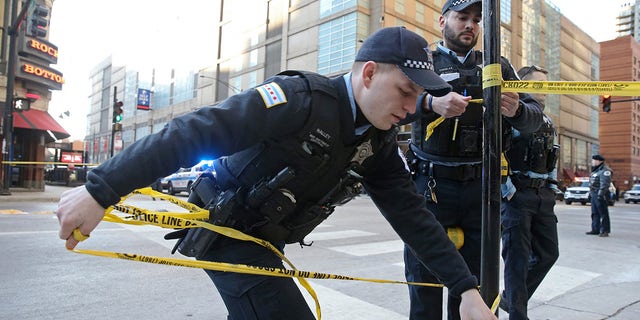 Chicago police officers put up crime scene tape on Feb. 28, 2020. (John J. Kim/Chicago Tribune/TNS/ABACAPRESS.COM)