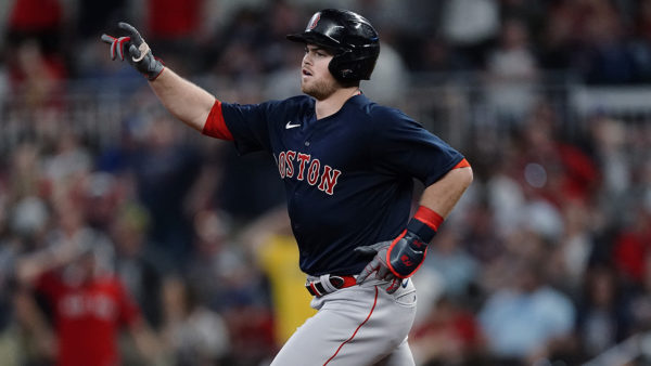 Arroyo’s pinch slam sends surging Red Sox past Braves, 10-8