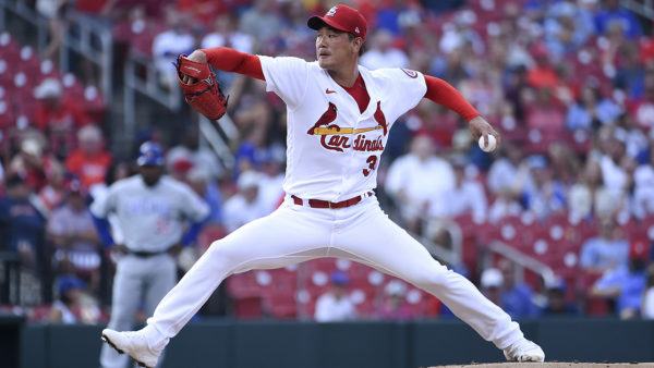 Kim earns 5th straight win on birthday, Cards beat Cubs 3-2