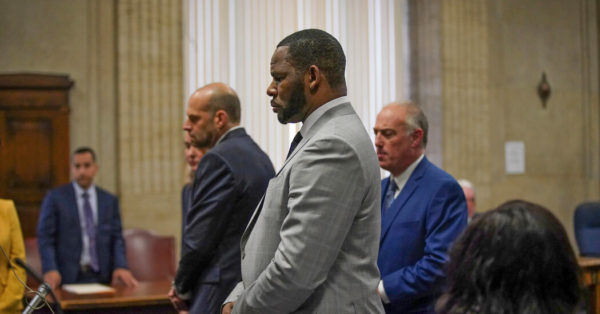In R. Kelly Trial, the Verdict May Hinge on a Circle of Enablers