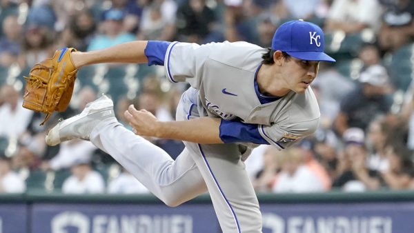 Lynch, 4 relievers lead Royals to 3-2 win over White Sox