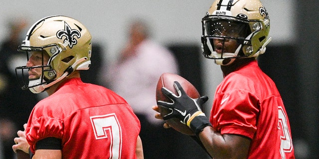 New Orleans Saints quarterbacks Taysom Hill (7) and Jameis Winston (2) look for open receivers  during NFL football practice in Metairie, La., Thursday, Aug. 19, 2021. (Max Becherer/The Times-Picayune/The New Orleans Advocate via AP)