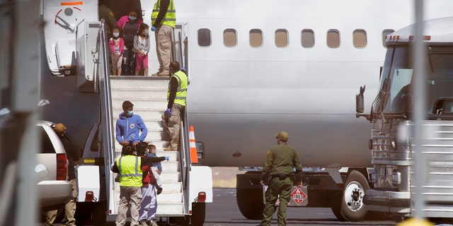 Migrants arrive on a chartered flight from Brownsville, Texas in El Paso, Texas, March 17, 2021. (REUTERS/Paul Ratje)