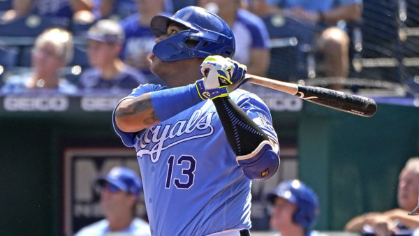 Singer, Perez lead Royals to 6-0 win over White Sox