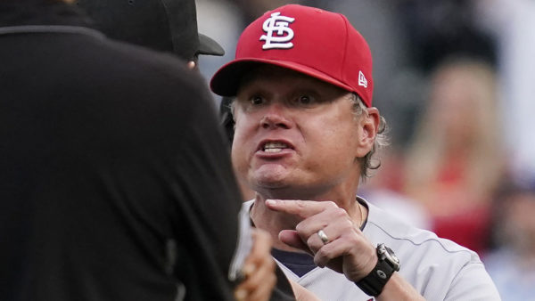 Umpire provides explanation for wild play in Cardinals-Cubs