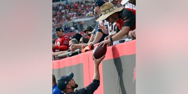Tom Brady says Bucs’ fan ‘lost all of his leverage’ after handing back 600th TD ball: ‘He should’ve held it’
