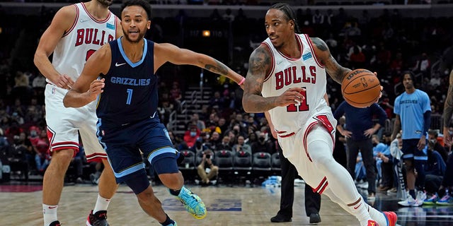 Memphis Grizzlies forward Kyle Anderson (1) defends Chicago Bulls forward DeMar DeRozan (11) during the second half Oct 15, 2021, at United Center in Chicago, Illinois