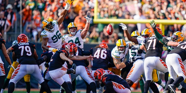 Cincinnati Bengals kicker Evan McPherson (2) misses a field goal against the Green Bay Packers in the second half of an NFL football game in Cincinnati, Sunday, Oct. 10, 2021.