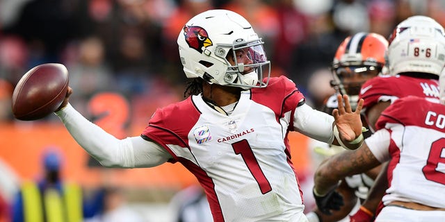 CLEVELAND, OHIO - OCTOBER 17: Kyler Murray #1 of the Arizona Cardinals throws the ball during the fourth quarter against the Cleveland Browns at FirstEnergy Stadium on October 17, 2021 in Cleveland, Ohio.