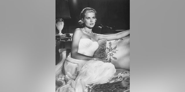 American actress Grace Kelly on the set of ‘To Catch a Thief,’ directed and produced by British Alfred Hitchcock.