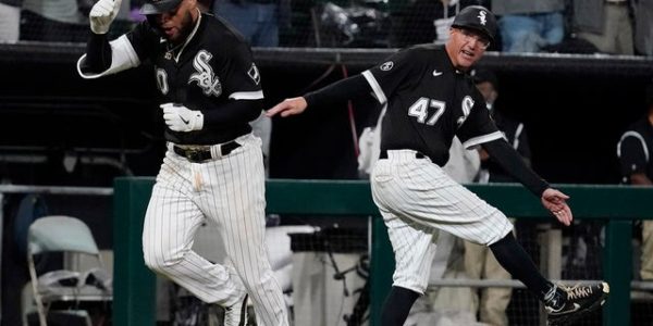 White Sox fan catches home run ball with prosthetic leg