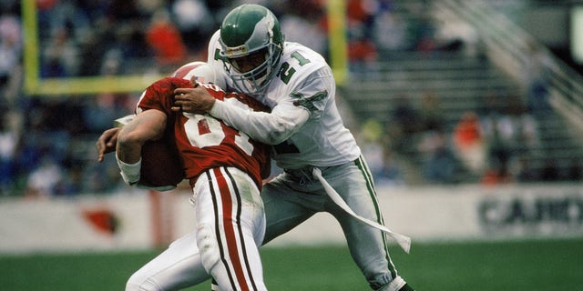 PHOENIX - DECEMBER 22:  Linebacker Eric Allen #21 of the Philadelphia Eagles stops a Phoenix Cardinals advance during the final regular season NFL game on December 22, 1990 at Sun Devil Stadium in Phoenix, Arizona.  The Eagles defeated the Cards 23-21.  