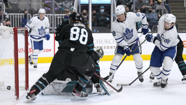 Tavares, Nylander lead Maple Leafs past Sharks 4-1