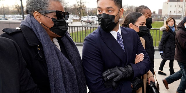 Actor Jussie Smollett looks back at his mother as they arrive with other family members Monday, Nov. 29, 2021, at the Leighton Criminal Courthouse for jury selection at his trial in Chicago.