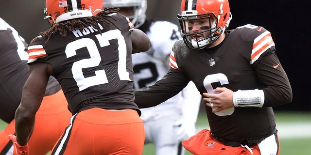Cleveland Browns quarterback Baker Mayfield (6) hands the ball off to running back Kareem Hunt (27) during the first half of an NFL football game against the Las Vegas Raiders, Sunday, Nov. 1, 2020, in Cleveland. (Associated Press)