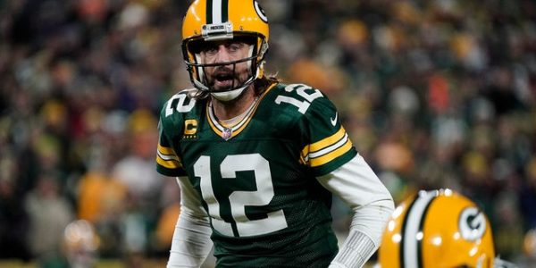 Rodgers throws 4 TD passes, Packers defeat Bears 45-30
