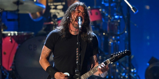 Dave Grohl upcoming performance with the Foo Fighters has been called off.