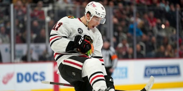 Dylan Strome has hat trick as Blackhawks outlast Red Wings