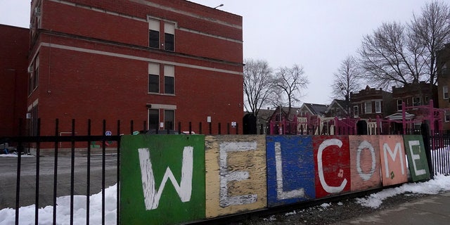 A sign on the fence outside of Lowell elementary school welcomes students on January 05, 2022 in Chicago, Illinois. (Photo by Scott Olson/Getty Images)