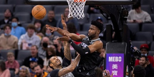 Kings rally in 4th to hand Nets 6th straight loss