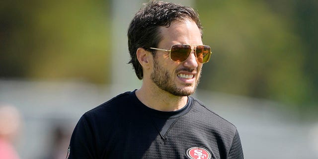 SANTA CLARA, CALIFORNIA - JULY 28: Offensive Coordinator Mike McDaniel of the San Francisco 49ers watches works outs during training camp at SAP Performance Facility on July 28, 2021 in Santa Clara, California.