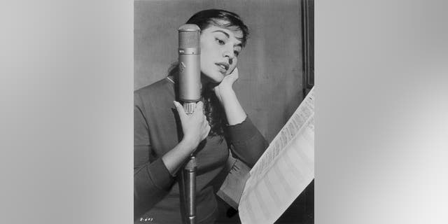 Joni James made her mark as a pop star in the '50s.