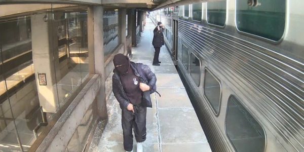 Chicago man robs train conductor at gunpoint in broad daylight