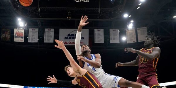 Loyola Chicago beats Drake, returns to NCAA Tournament