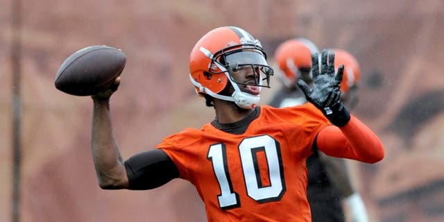  Quarterback Robert Griffin III #10 of the Cleveland Browns throws a pass during a voluntary minicamp on April 21, 2016 at the Cleveland Browns training facility in Berea, Ohio.
