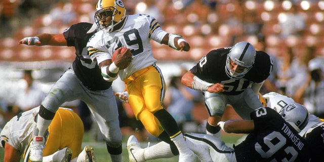 Darrell Thompson #39 of the Green Bay Packers carries the ball during a November 1990 season game against the Los Angeles Raiders in Los Angeles, California.
