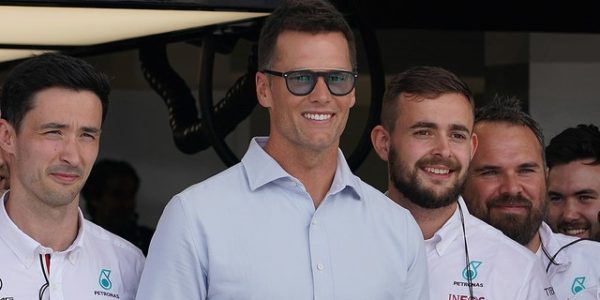 Tom Brady snaps picture with sporting legends at Miami Grand Prix