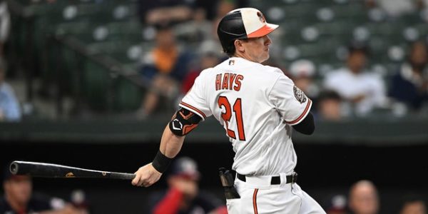 Austin Hays battles rain to hit for cycle in victory over the Nationals