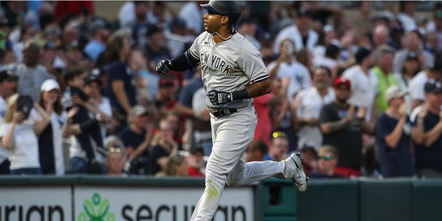 Aaron Hicks of the New York Yankees rounds the bases on his two-run homer to tie the game against the Twins at Target Field on June 9, 2022, in Minneapolis.