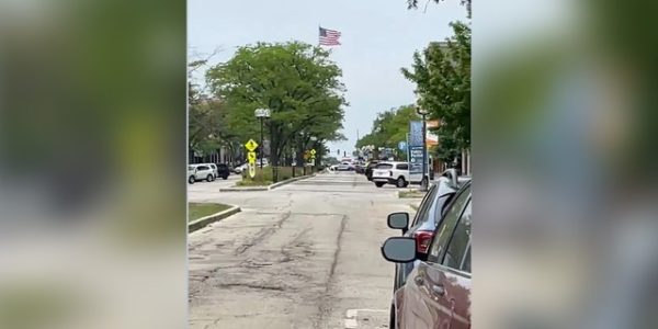 Illinois manhunt underway after 4th of July parade shooting in Highland Park