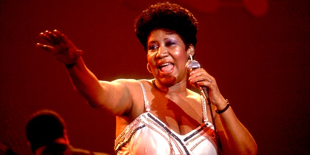 Aretha Franklin performs on stage at the Park West Auditorium in Chicago, Illinois, on March 23, 1992.
