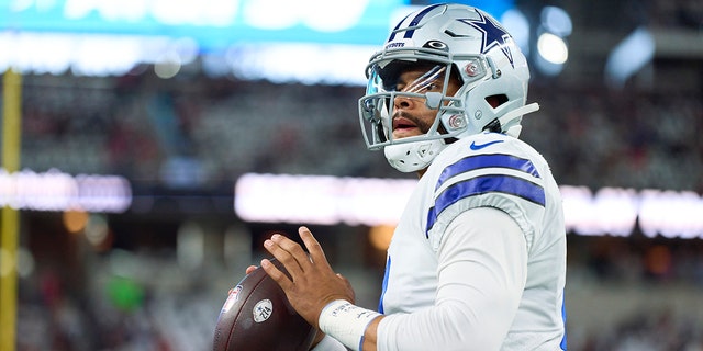 Dak Prescott of the Dallas Cowboys warms up before kickoff against the Tampa Bay Buccaneers on Sept. 11, 2022.