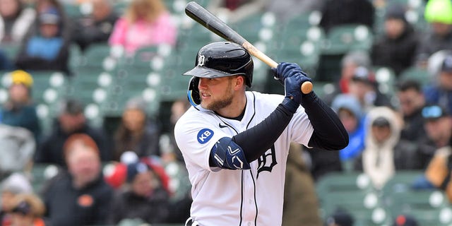 Austin Meadows #17 of the Detroit Tigers bats during the game against the Chicago White Sox at Comerica Park on April 9, 2022 in Detroit, Michigan. The White Sox defeated the Tigers 5-2. 